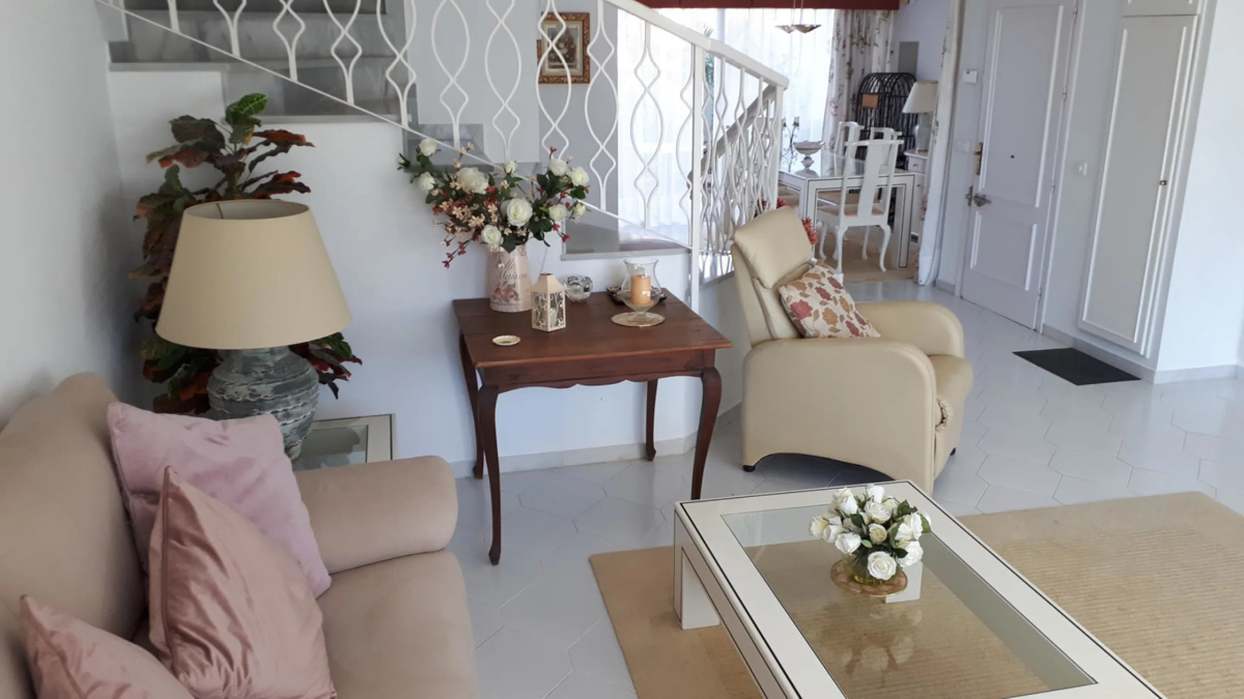 FANTASTIC PROPERTY WITH LOVELY SEA VIEWS