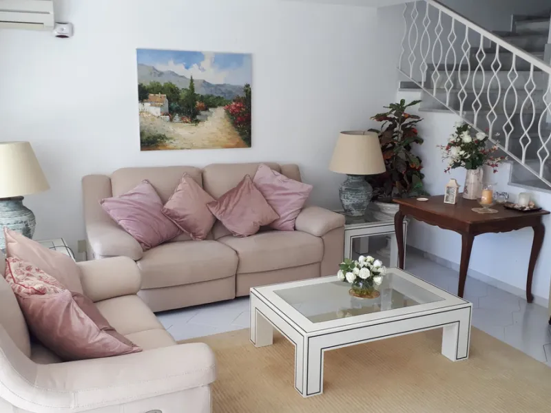 FANTASTIC PROPERTY WITH LOVELY SEA VIEWS