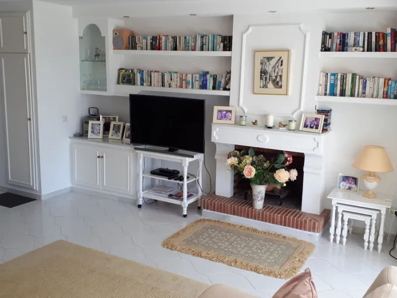 FANTASTIC PROPERTY WITH LOVELY SEA VIEWS