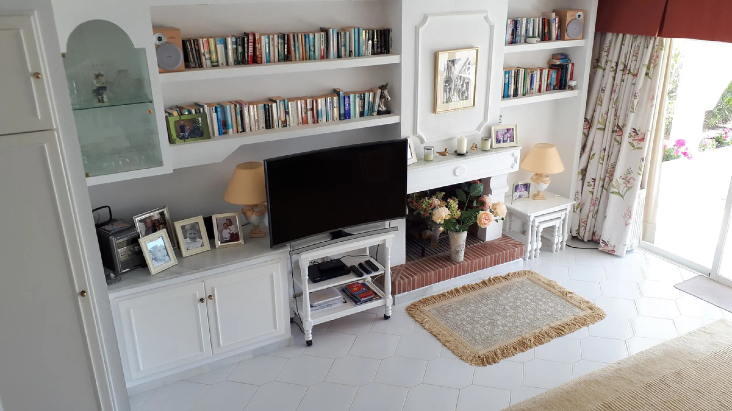 FANTASTIC PROPERTY WITH LOVELY SEA VIEWS