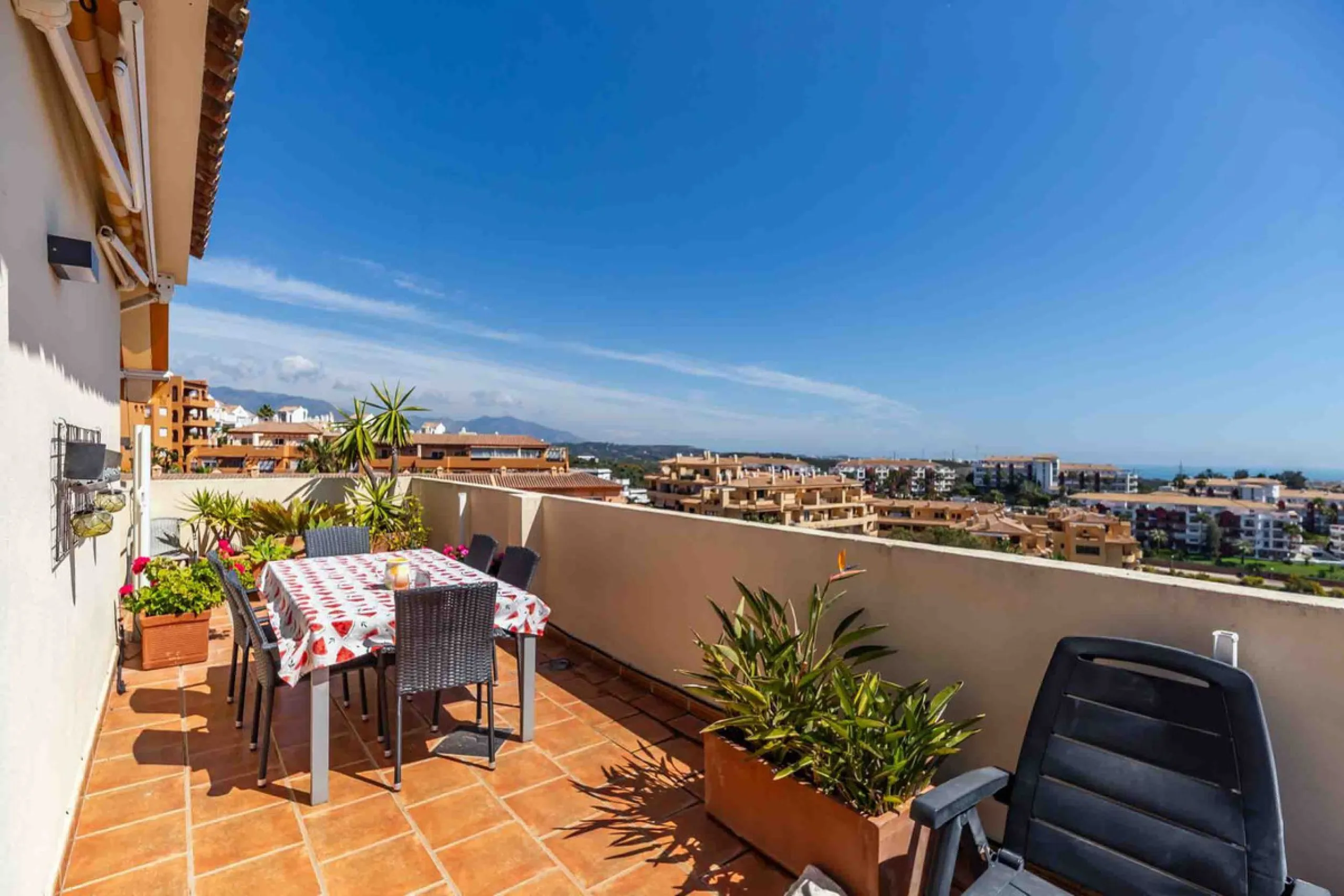 Apartment - Penthouse в продаже в Mijas, Málaga. В доме 3 спален и 2 ванных комнат. Площадь дома 106 м²