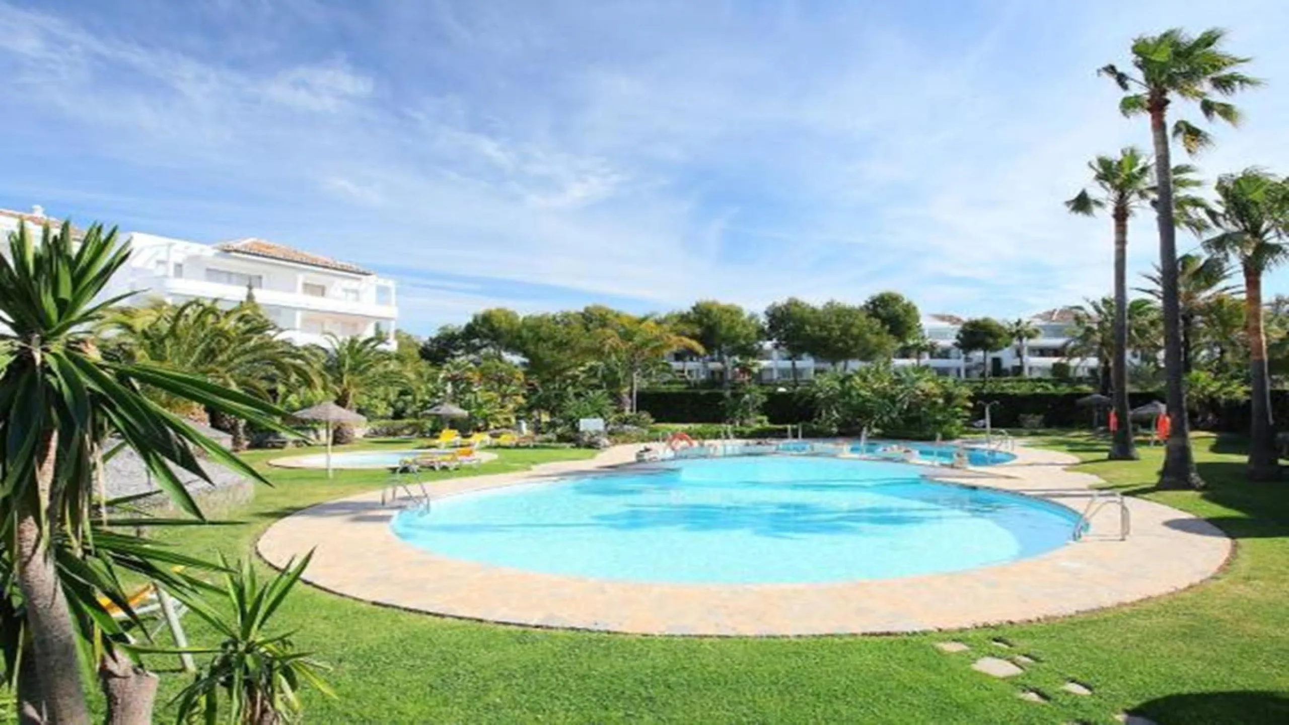 FANTASTIC PROPERTY WITH LOVELY SEA VIEWS
