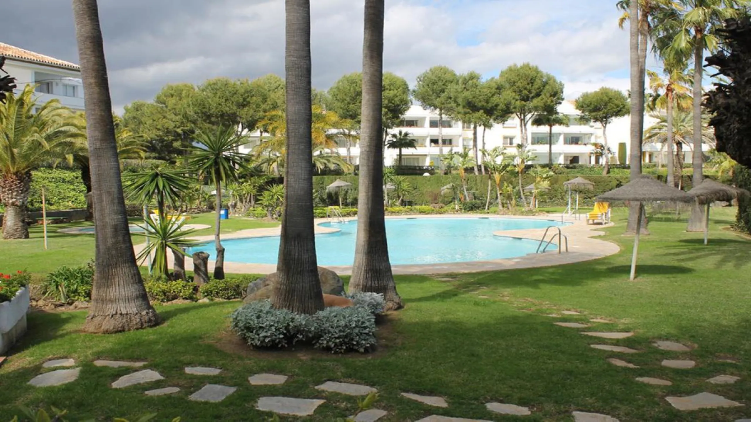 FANTASTIC PROPERTY WITH LOVELY SEA VIEWS