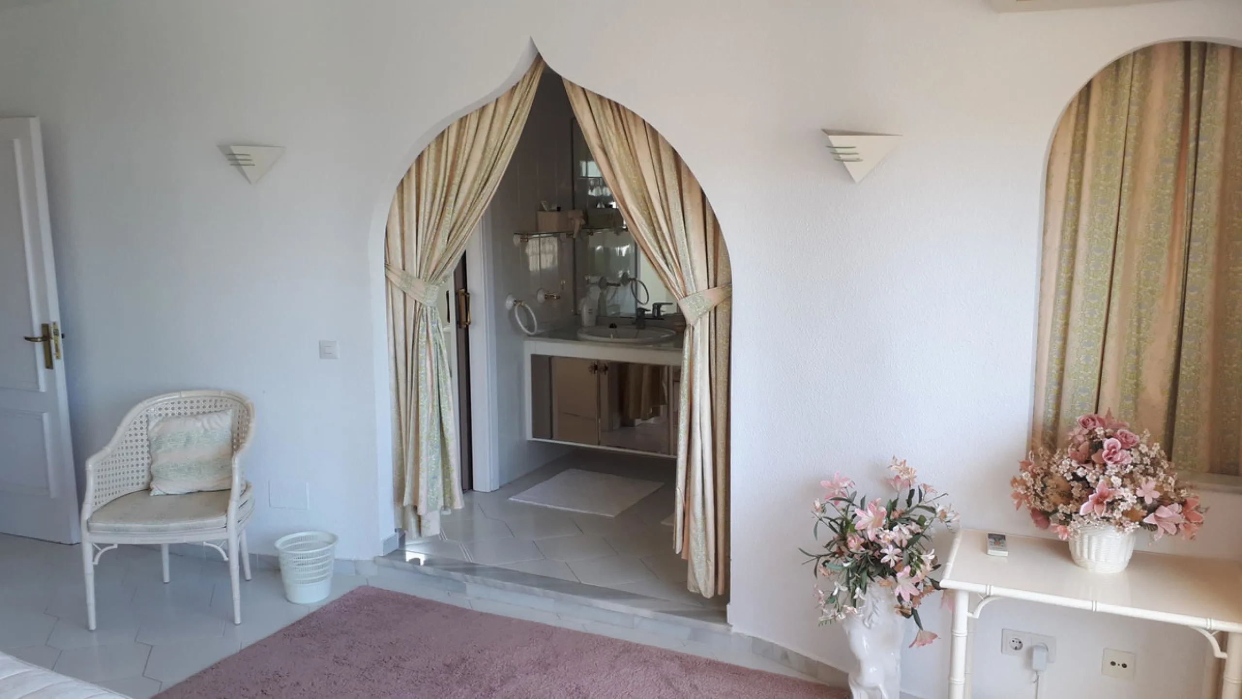 FANTASTIC PROPERTY WITH LOVELY SEA VIEWS
