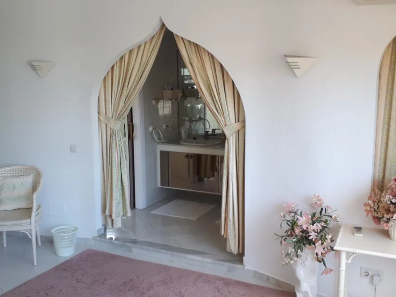FANTASTIC PROPERTY WITH LOVELY SEA VIEWS