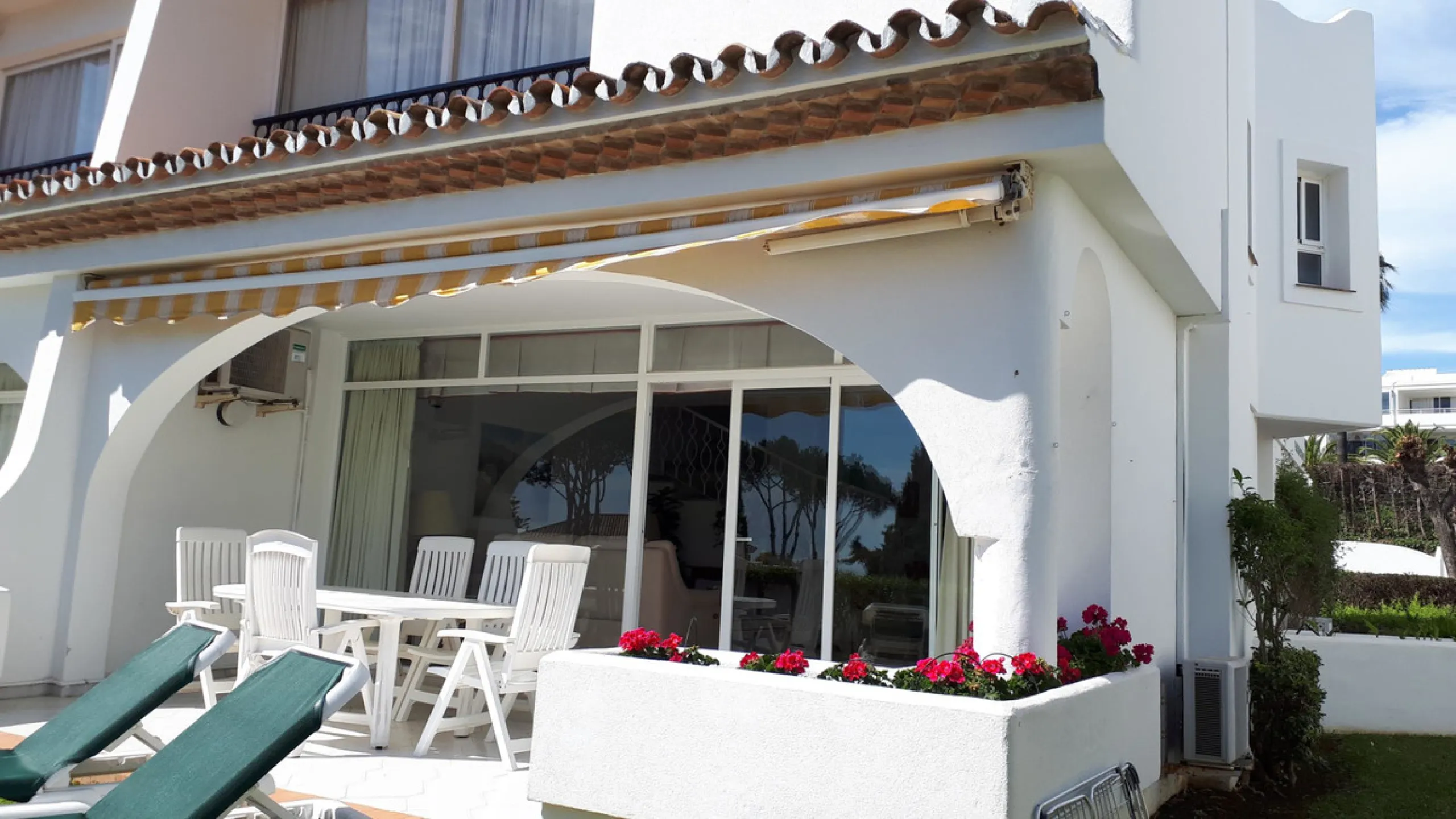 FANTASTIC PROPERTY WITH LOVELY SEA VIEWS