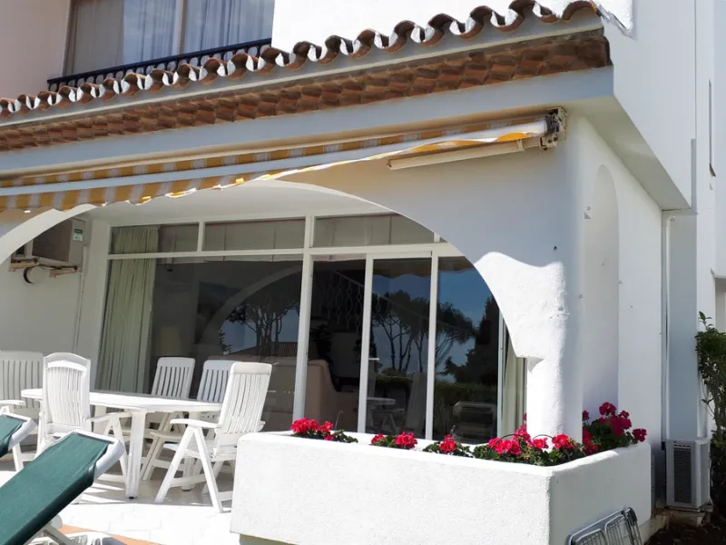 FANTASTIC PROPERTY WITH LOVELY SEA VIEWS