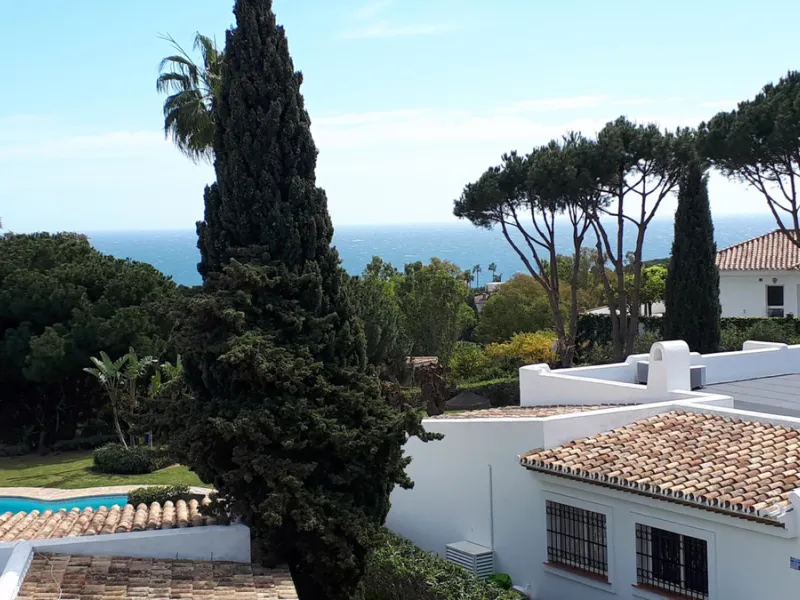 FANTASTIC PROPERTY WITH LOVELY SEA VIEWS
