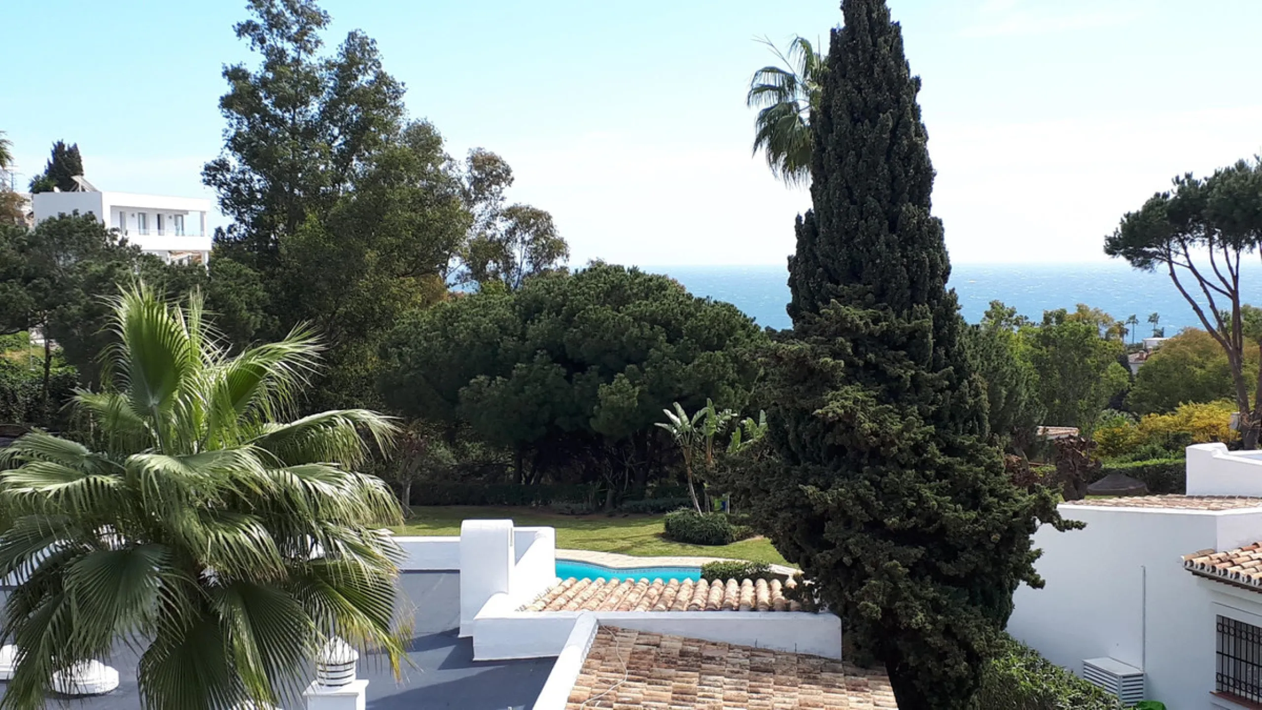 FANTASTIC PROPERTY WITH LOVELY SEA VIEWS