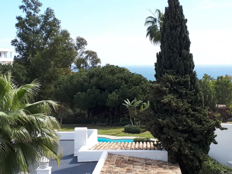 FANTASTIC PROPERTY WITH LOVELY SEA VIEWS
