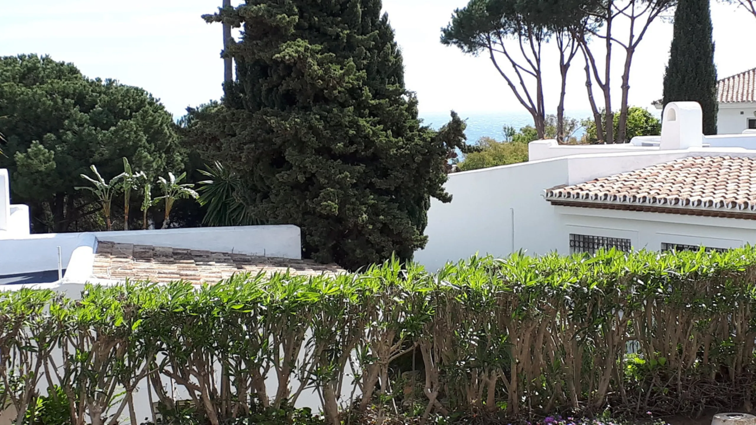 FANTASTIC PROPERTY WITH LOVELY SEA VIEWS
