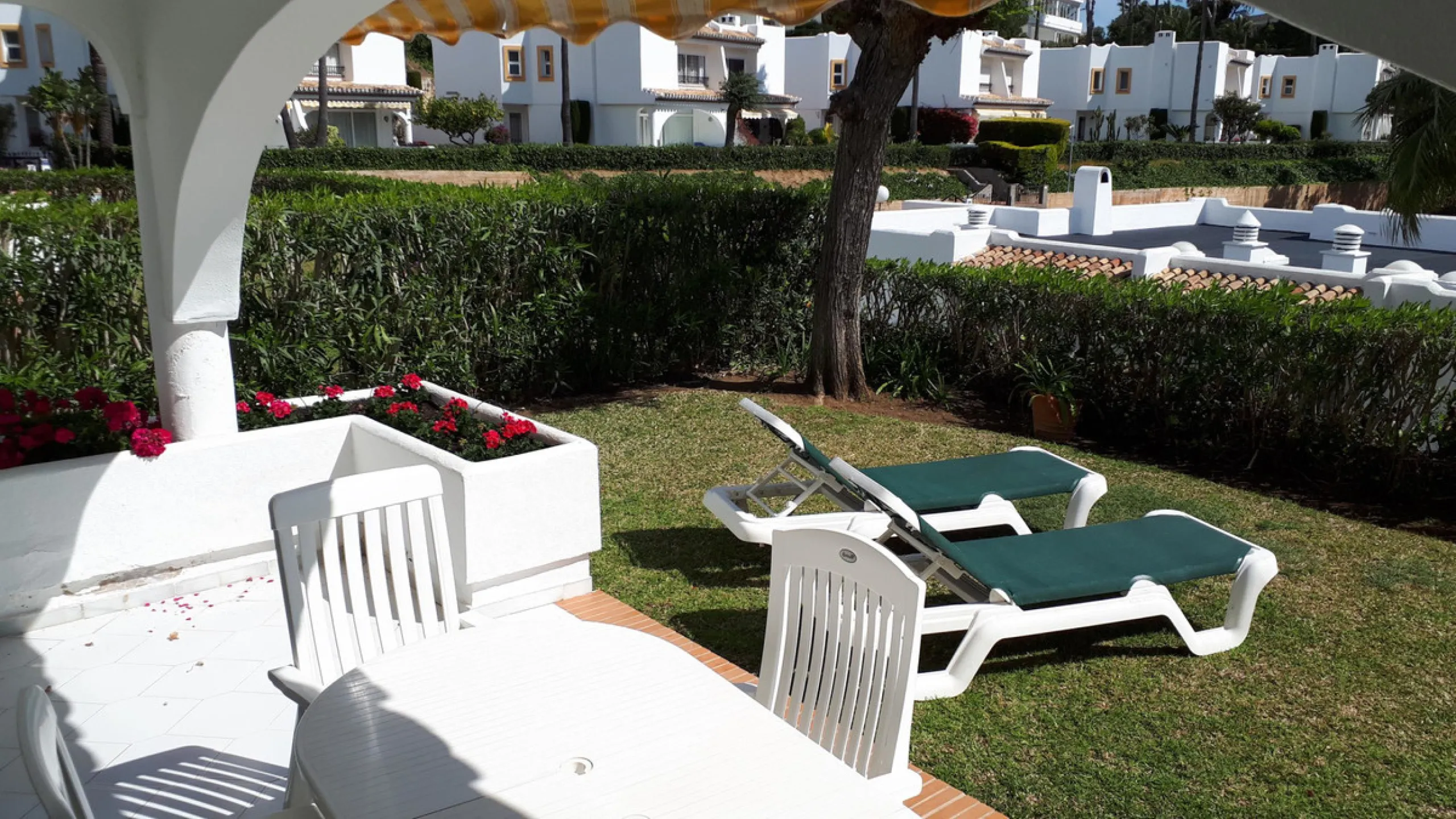 FANTASTIC PROPERTY WITH LOVELY SEA VIEWS