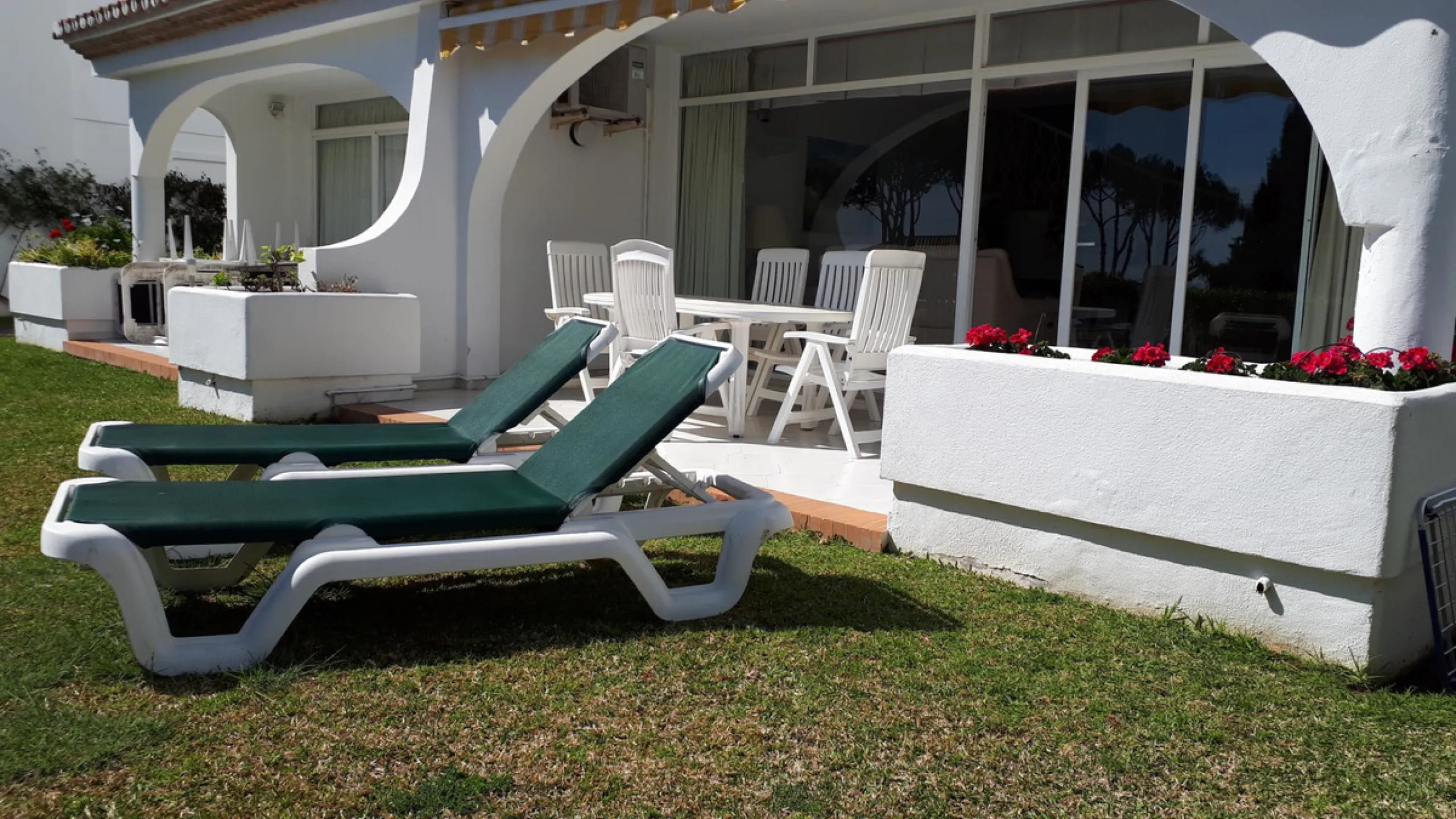 FANTASTIC PROPERTY WITH LOVELY SEA VIEWS