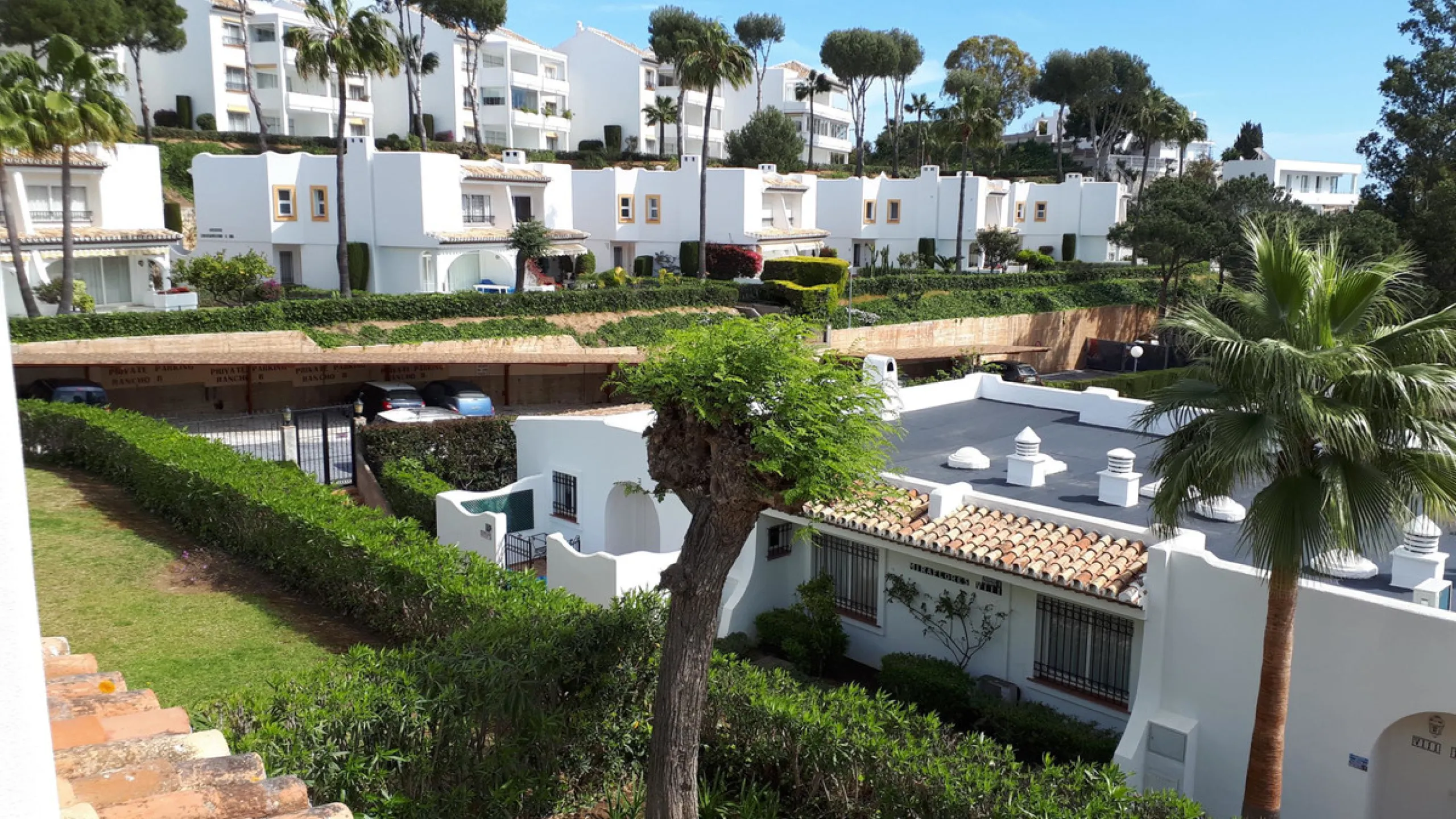 FANTASTIC PROPERTY WITH LOVELY SEA VIEWS
