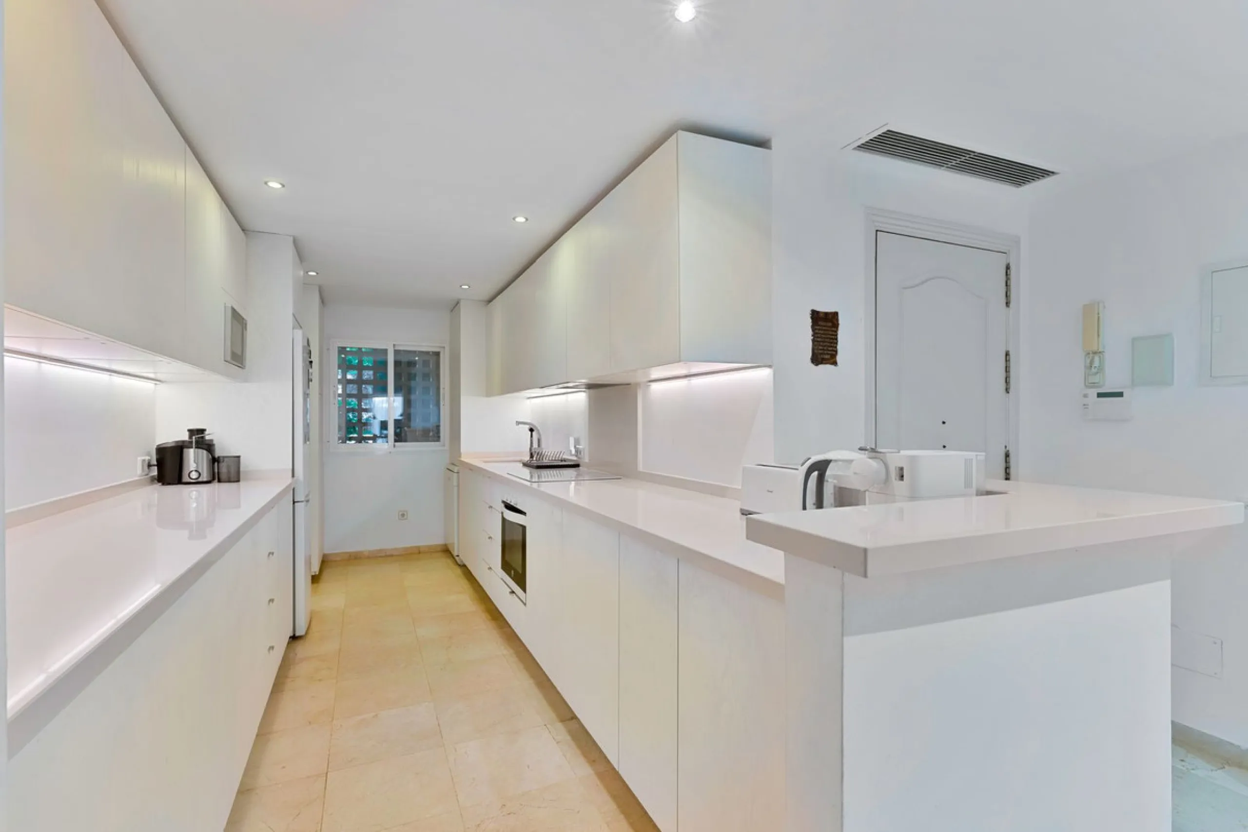 Ground Floor Apartment with 3 bedrooms for Sale in Sierra Blanca
