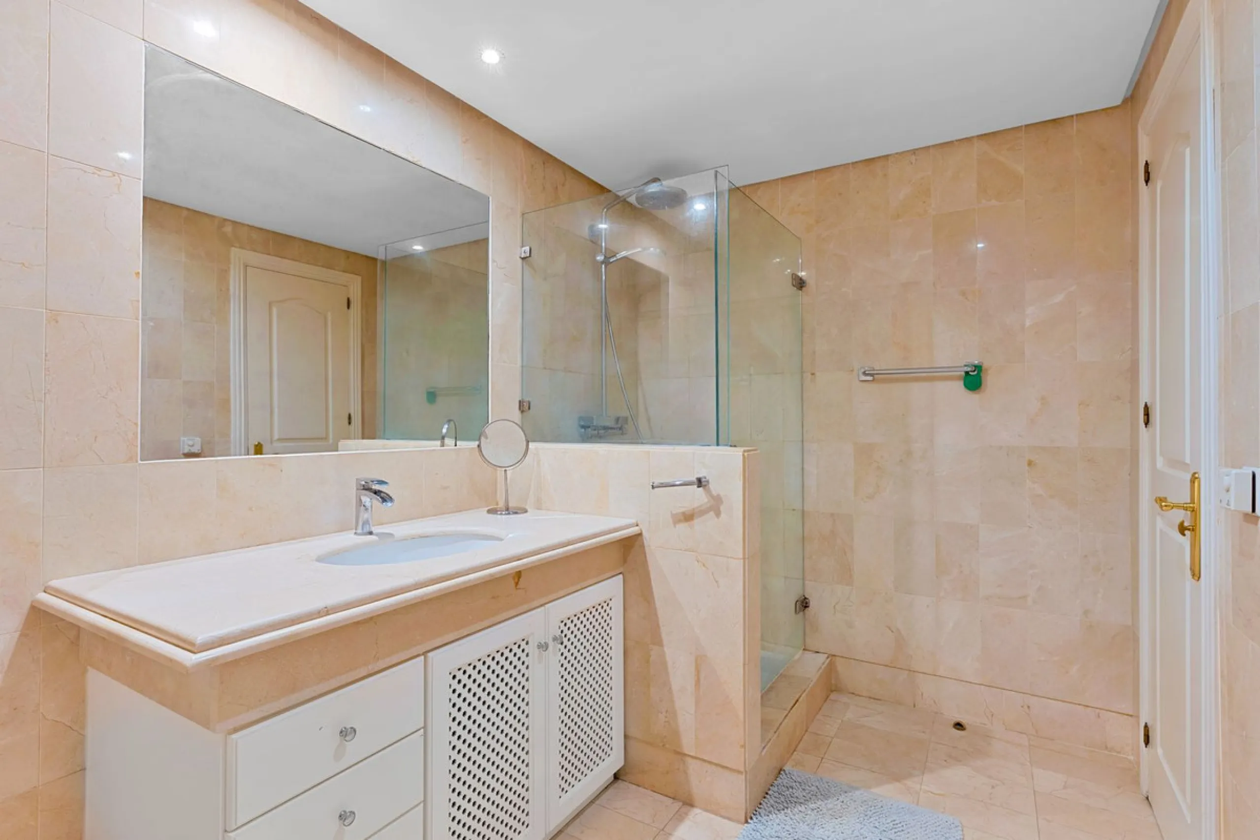 Ground Floor Apartment with 3 bedrooms for Sale in Sierra Blanca