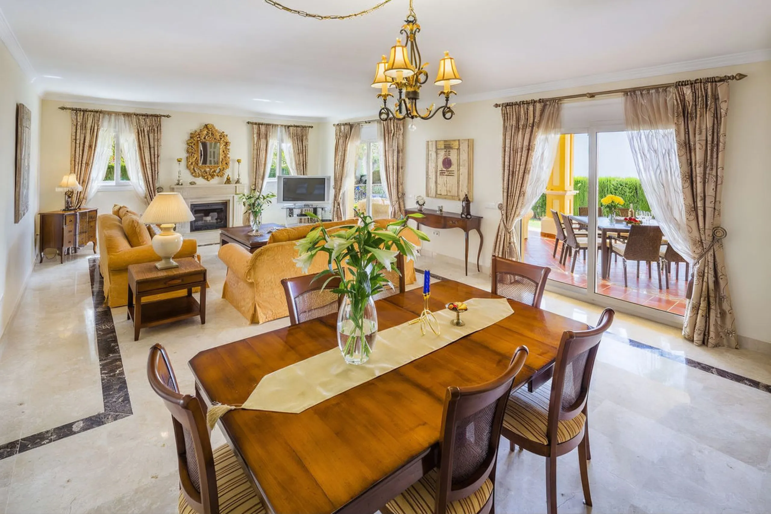 This beautifully decorated villa is comprised of a grand hallway, fully equipped kitchen with a breakfast area, a spacious dining room / lounge with a fireplace and access to the terrace and garden, 4 ample bedrooms with en-suite bathrooms and a guest res