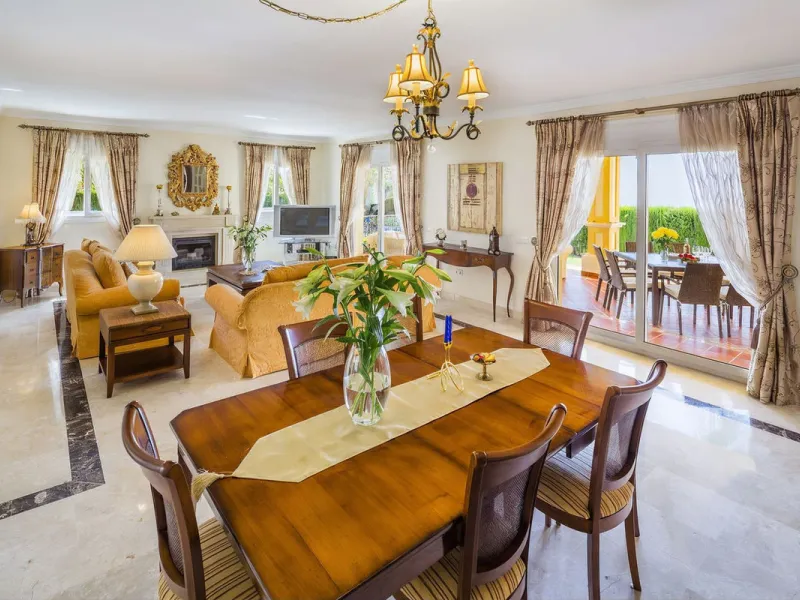 This beautifully decorated villa is comprised of a grand hallway, fully equipped kitchen with a breakfast area, a spacious dining room / lounge with a fireplace and access to the terrace and garden, 4 ample bedrooms with en-suite bathrooms and a guest res