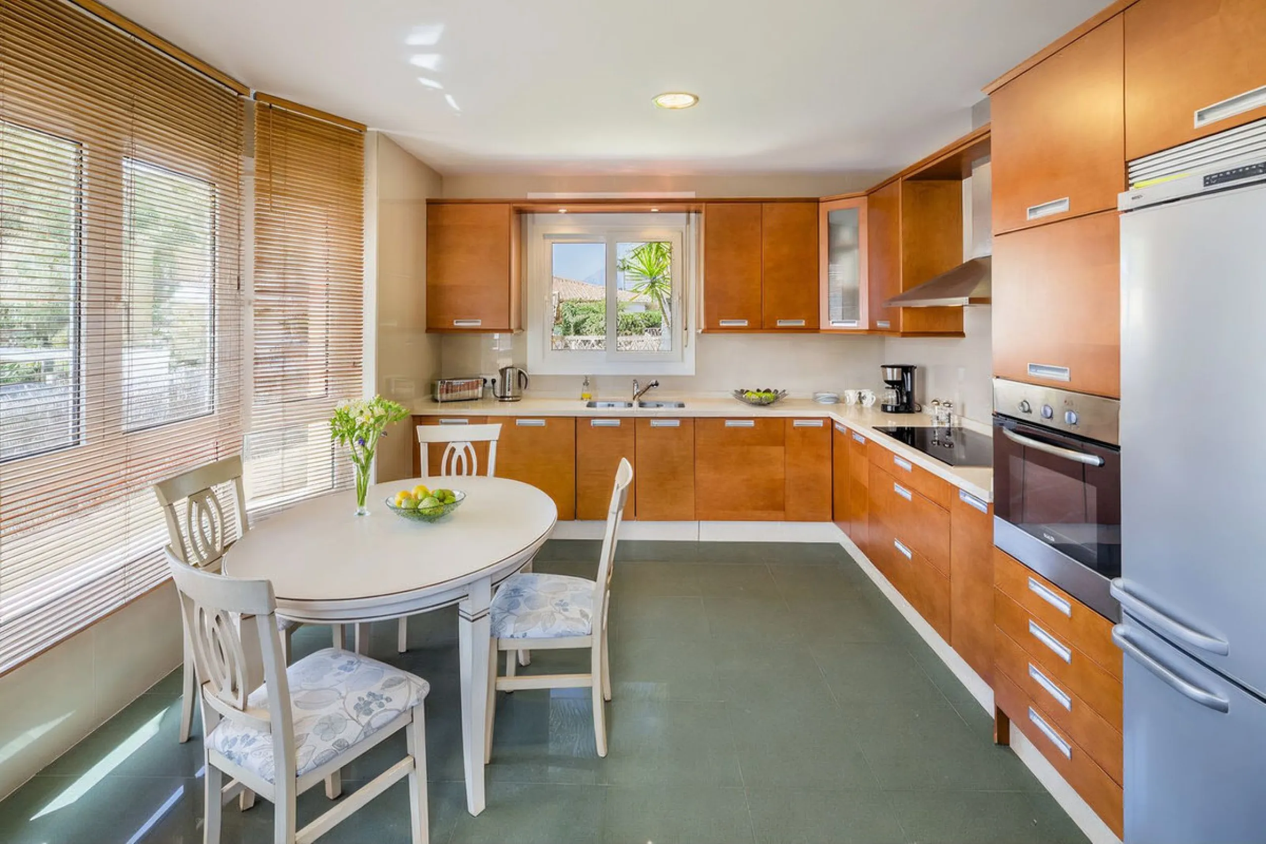 This beautifully decorated villa is comprised of a grand hallway, fully equipped kitchen with a breakfast area, a spacious dining room / lounge with a fireplace and access to the terrace and garden, 4 ample bedrooms with en-suite bathrooms and a guest res