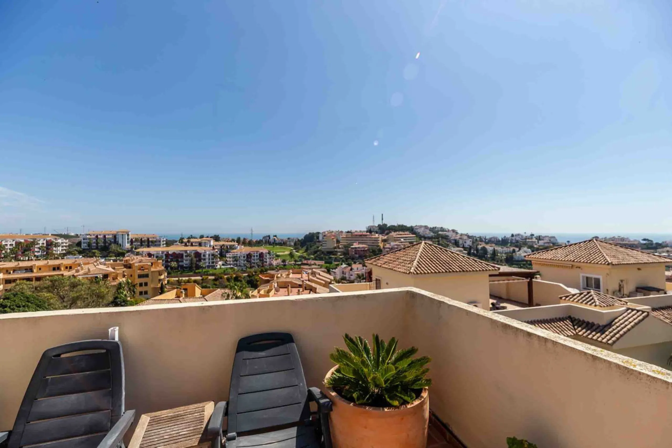 Apartment - Penthouse в продаже в Mijas, Málaga. В доме 3 спален и 2 ванных комнат. Площадь дома 106 м²