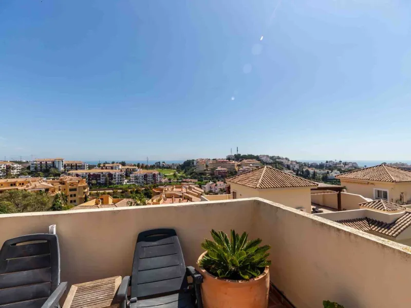Apartment - Penthouse в продаже в Mijas, Málaga. В доме 3 спален и 2 ванных комнат. Площадь дома 106 м²