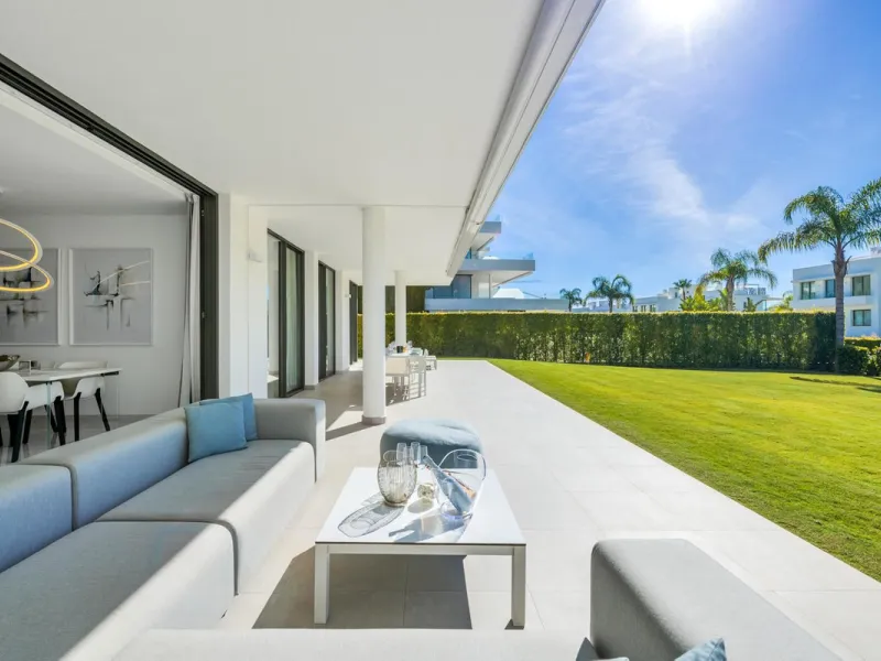 Nestled in the prestigious Cataleya Phase 2, this stunning ground-floor 3-bedroom apartment offers the perfect blend of contemporary elegance, outdoor living, and prime location. Set within a gated community known for its low-density design, sustainable g