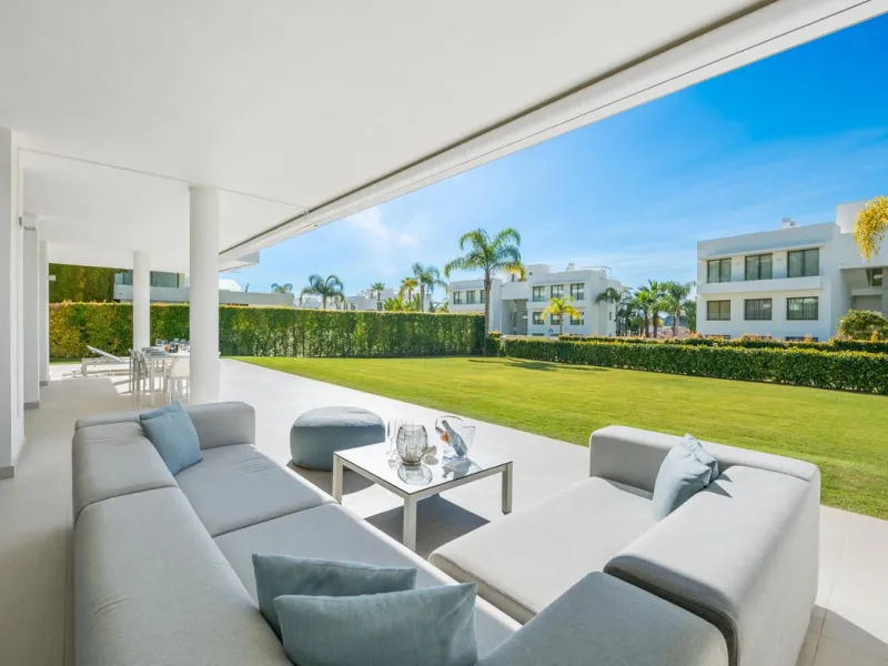 Nestled in the prestigious Cataleya Phase 2, this stunning ground-floor 3-bedroom apartment offers the perfect blend of contemporary elegance, outdoor living, and prime location. Set within a gated community known for its low-density design, sustainable g