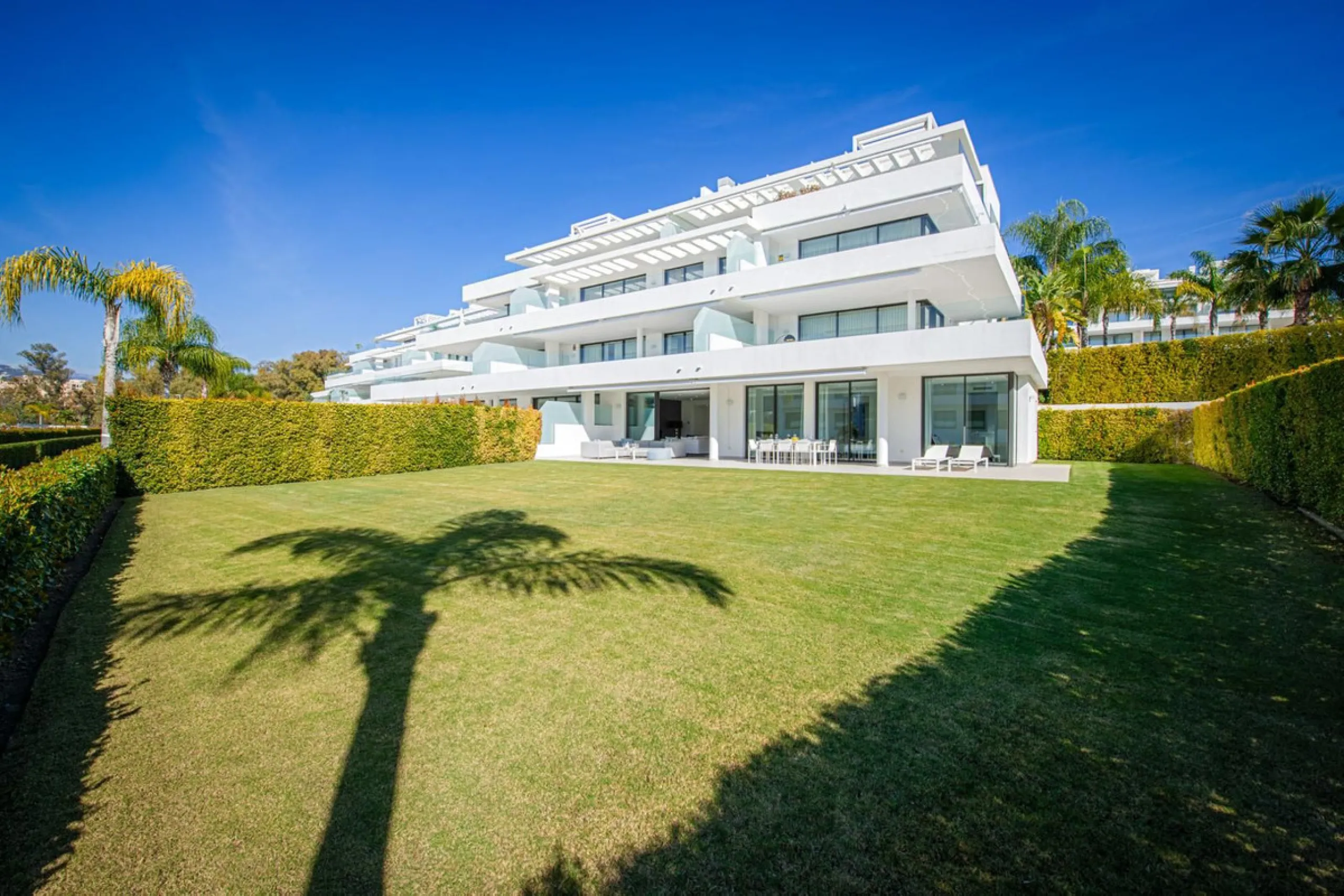 Nestled in the prestigious Cataleya Phase 2, this stunning ground-floor 3-bedroom apartment offers the perfect blend of contemporary elegance, outdoor living, and prime location. Set within a gated community known for its low-density design, sustainable g