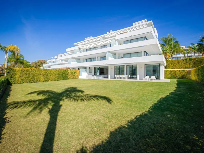 Nestled in the prestigious Cataleya Phase 2, this stunning ground-floor 3-bedroom apartment offers the perfect blend of contemporary elegance, outdoor living, and prime location. Set within a gated community known for its low-density design, sustainable g