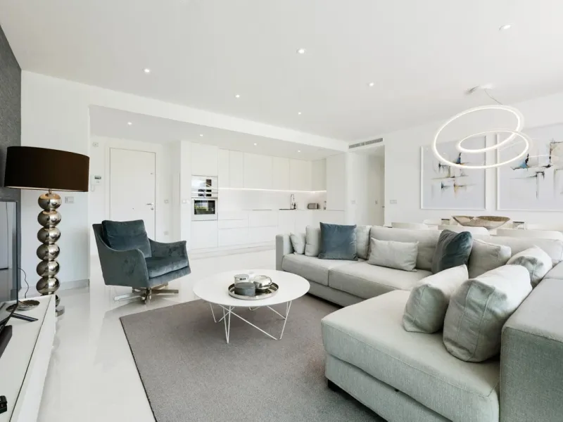 Nestled in the prestigious Cataleya Phase 2, this stunning ground-floor 3-bedroom apartment offers the perfect blend of contemporary elegance, outdoor living, and prime location. Set within a gated community known for its low-density design, sustainable g