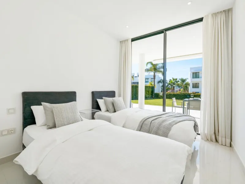 Nestled in the prestigious Cataleya Phase 2, this stunning ground-floor 3-bedroom apartment offers the perfect blend of contemporary elegance, outdoor living, and prime location. Set within a gated community known for its low-density design, sustainable g