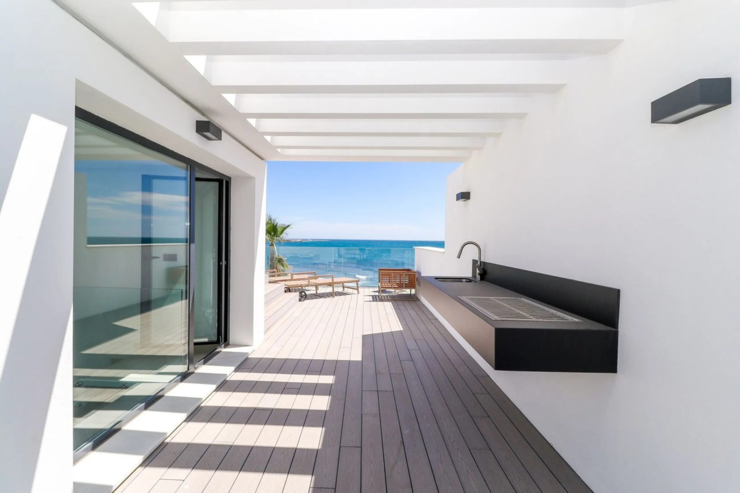 Luxury Beachfront Townhouse in Guadalobón, Estepona with Panoramic Views
