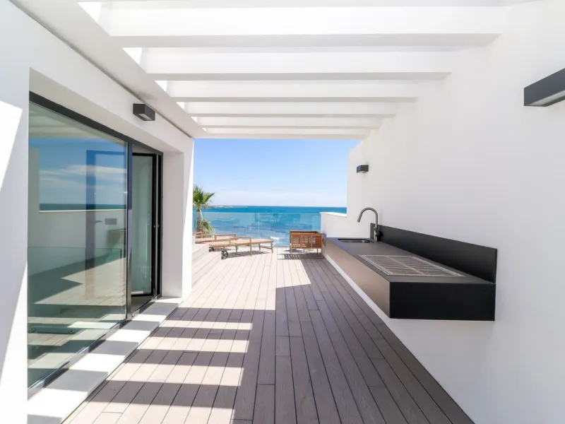 Luxury Beachfront Townhouse in Guadalobón, Estepona with Panoramic Views