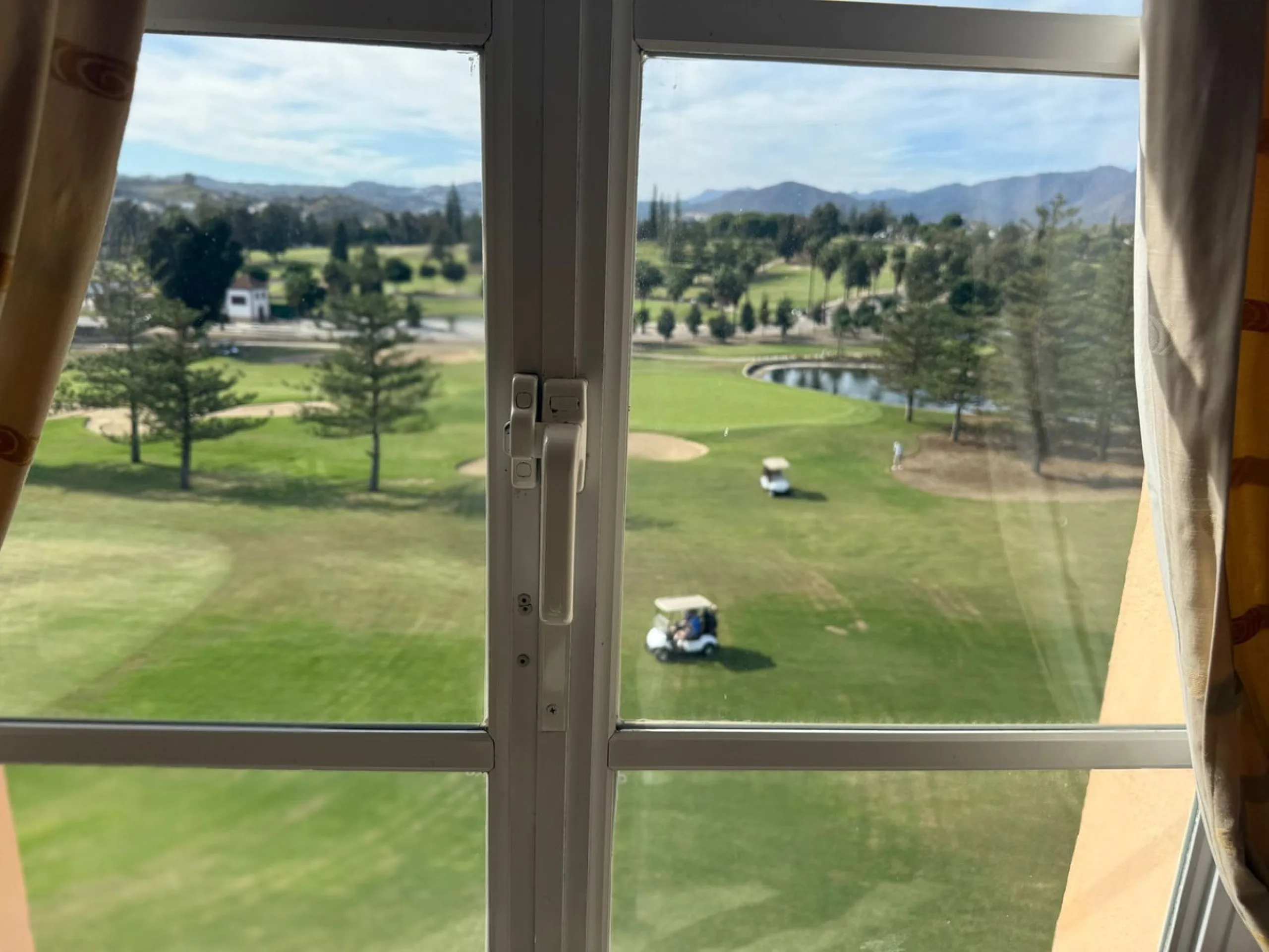 Top-Floor Apartment with Private Solarium & Golf Views – Mijas Golf