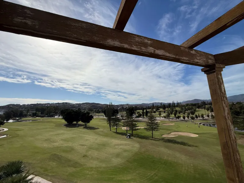 Top-Floor Apartment with Private Solarium & Golf Views – Mijas Golf