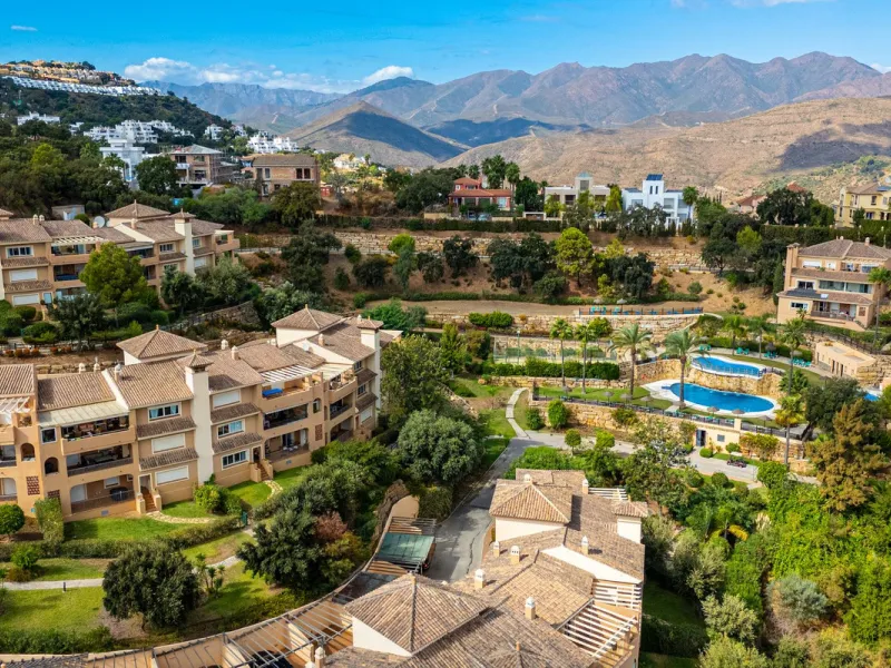 Discover this beautiful 2-bedroom 'penthouse-like feel' middle-floor apartment perfectly positioned in the prestigious enclave of La Mairena / Elviria Alta on Marbella's sought-after east coast. Surrounded by natural beauty, SEA and mountain views, this e