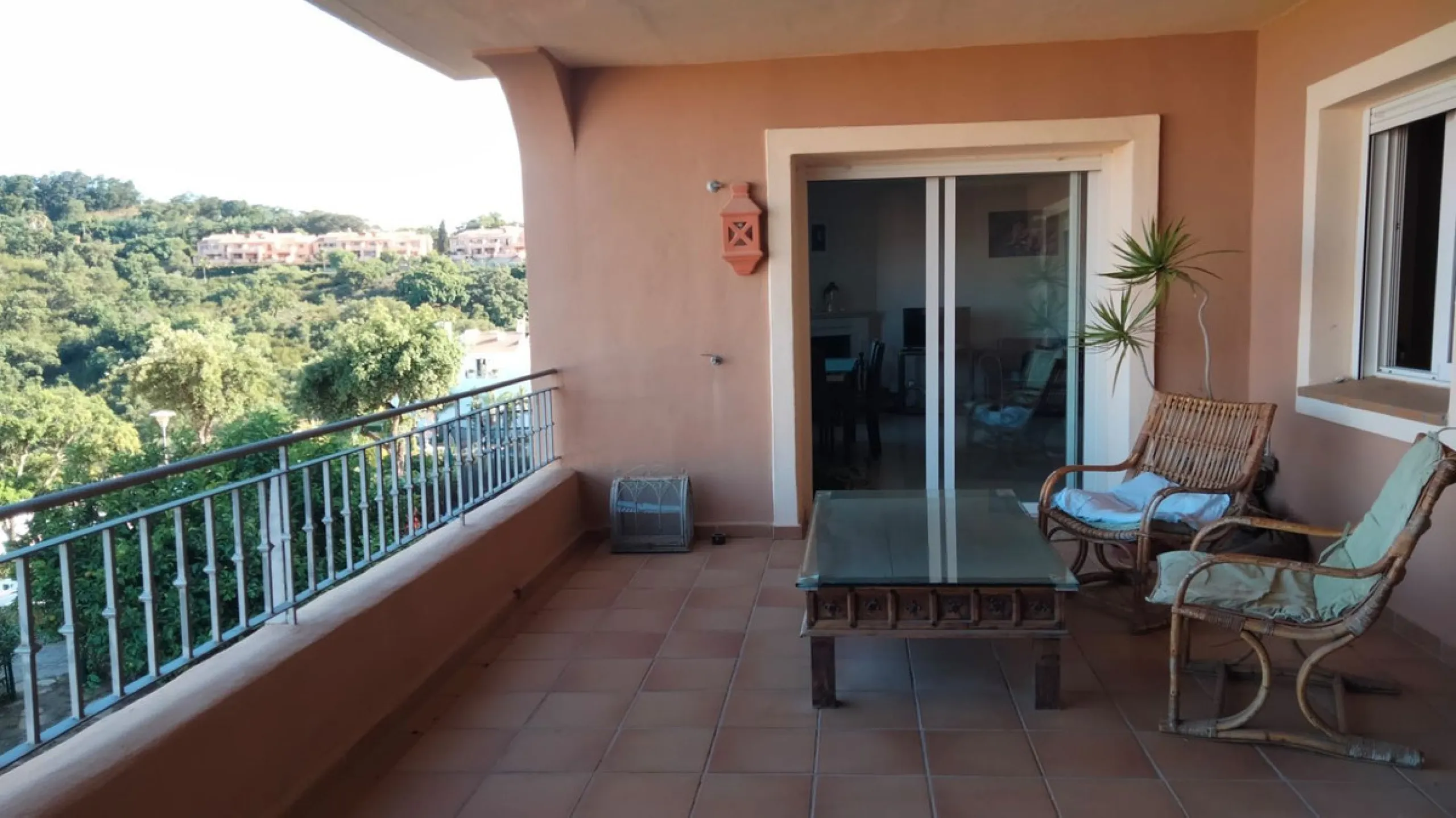 Discover this beautiful 2-bedroom 'penthouse-like feel' middle-floor apartment perfectly positioned in the prestigious enclave of La Mairena / Elviria Alta on Marbella's sought-after east coast. Surrounded by natural beauty, SEA and mountain views, this e