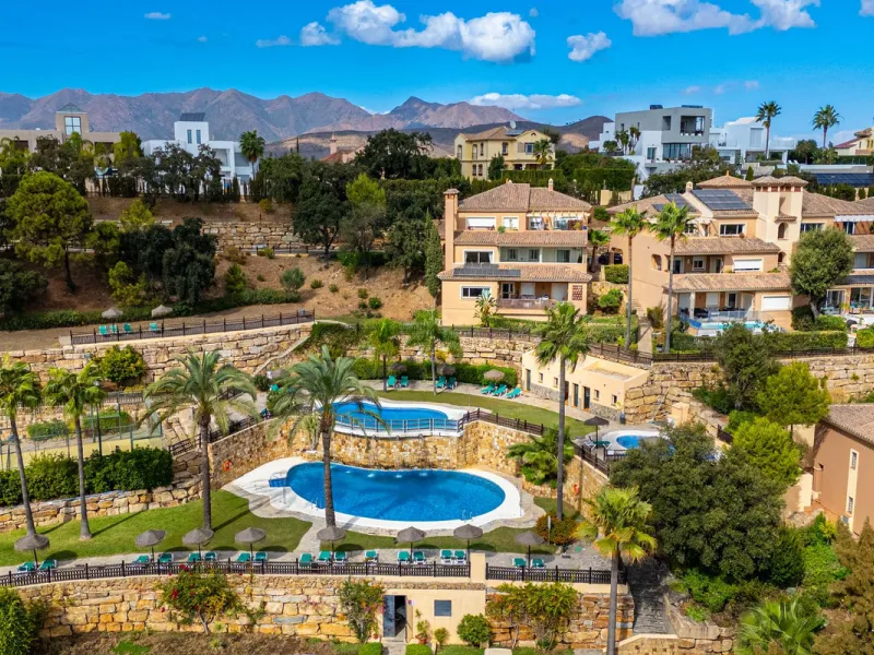 Discover this beautiful 2-bedroom 'penthouse-like feel' middle-floor apartment perfectly positioned in the prestigious enclave of La Mairena / Elviria Alta on Marbella's sought-after east coast. Surrounded by natural beauty, SEA and mountain views, this e
