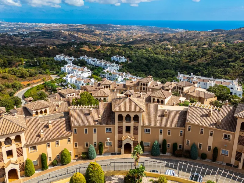 Discover this beautiful 2-bedroom 'penthouse-like feel' middle-floor apartment perfectly positioned in the prestigious enclave of La Mairena / Elviria Alta on Marbella's sought-after east coast. Surrounded by natural beauty, SEA and mountain views, this e