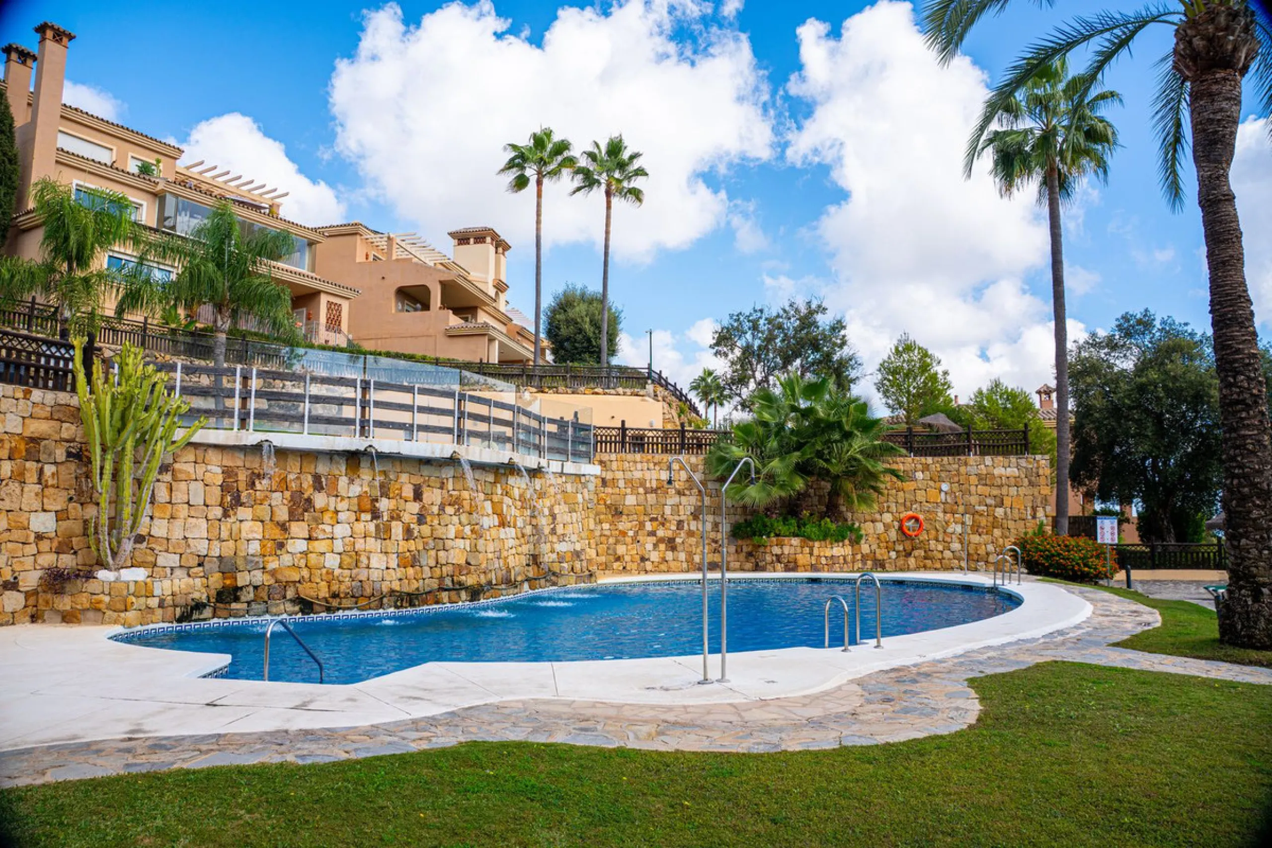 Discover this beautiful 2-bedroom 'penthouse-like feel' middle-floor apartment perfectly positioned in the prestigious enclave of La Mairena / Elviria Alta on Marbella's sought-after east coast. Surrounded by natural beauty, SEA and mountain views, this e