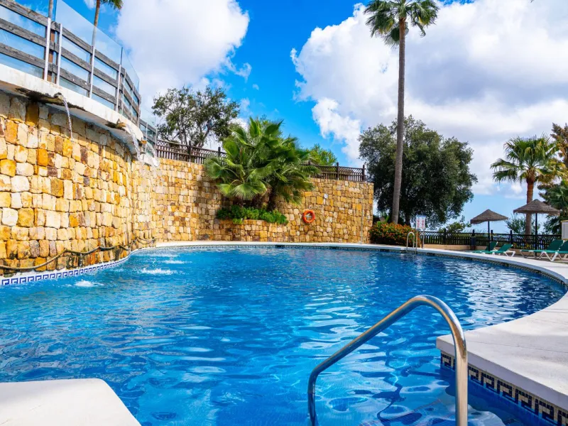 Discover this beautiful 2-bedroom 'penthouse-like feel' middle-floor apartment perfectly positioned in the prestigious enclave of La Mairena / Elviria Alta on Marbella's sought-after east coast. Surrounded by natural beauty, SEA and mountain views, this e