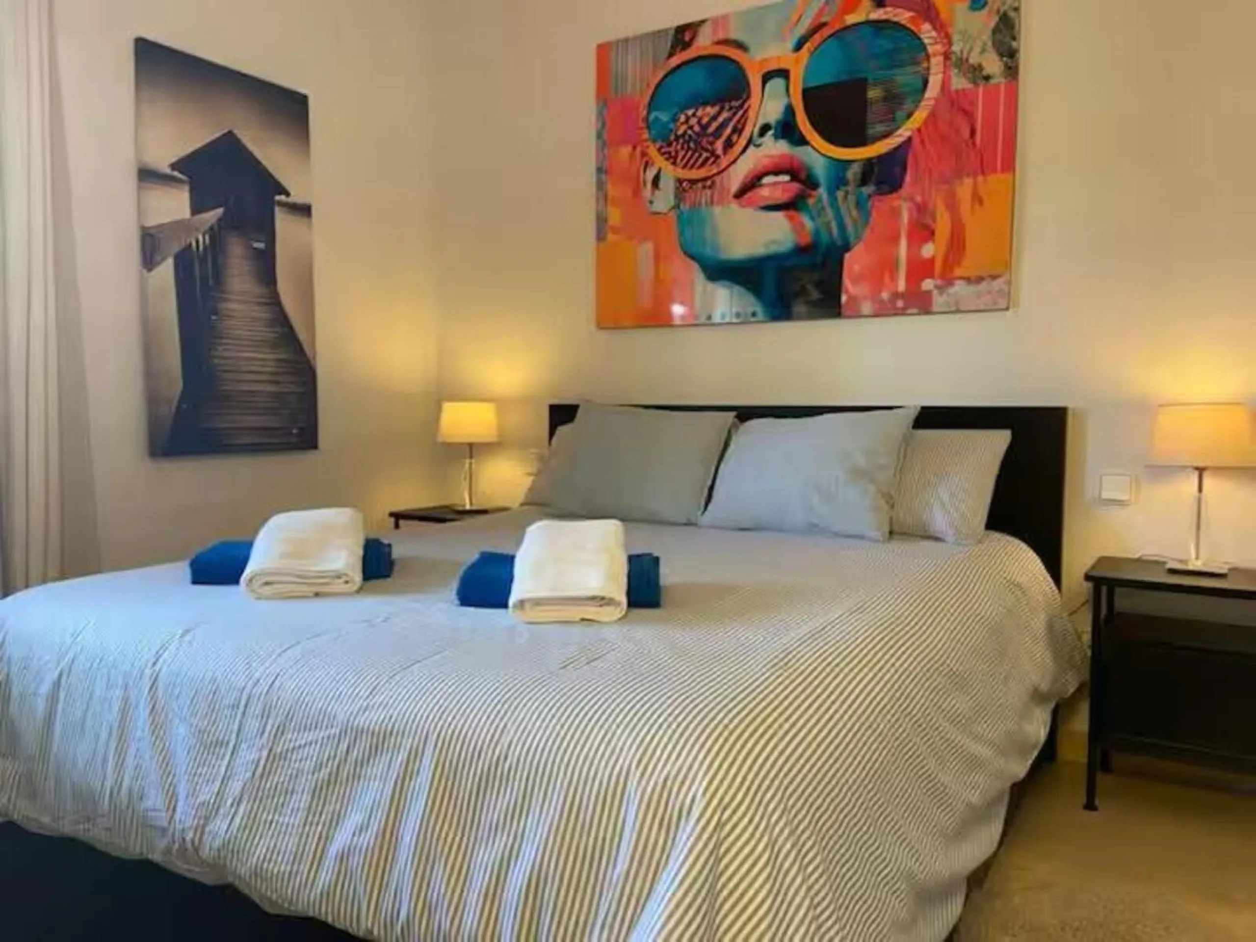 Newly renovated ground-floor apartment in the sought offer Aloha Gardens and heart of Marbella's sought-after Golf Valley. Ideally positioned within walking distance of the Aloha Golf clubhouse and just a short buggy ride from the renowned Las Brisas Golf