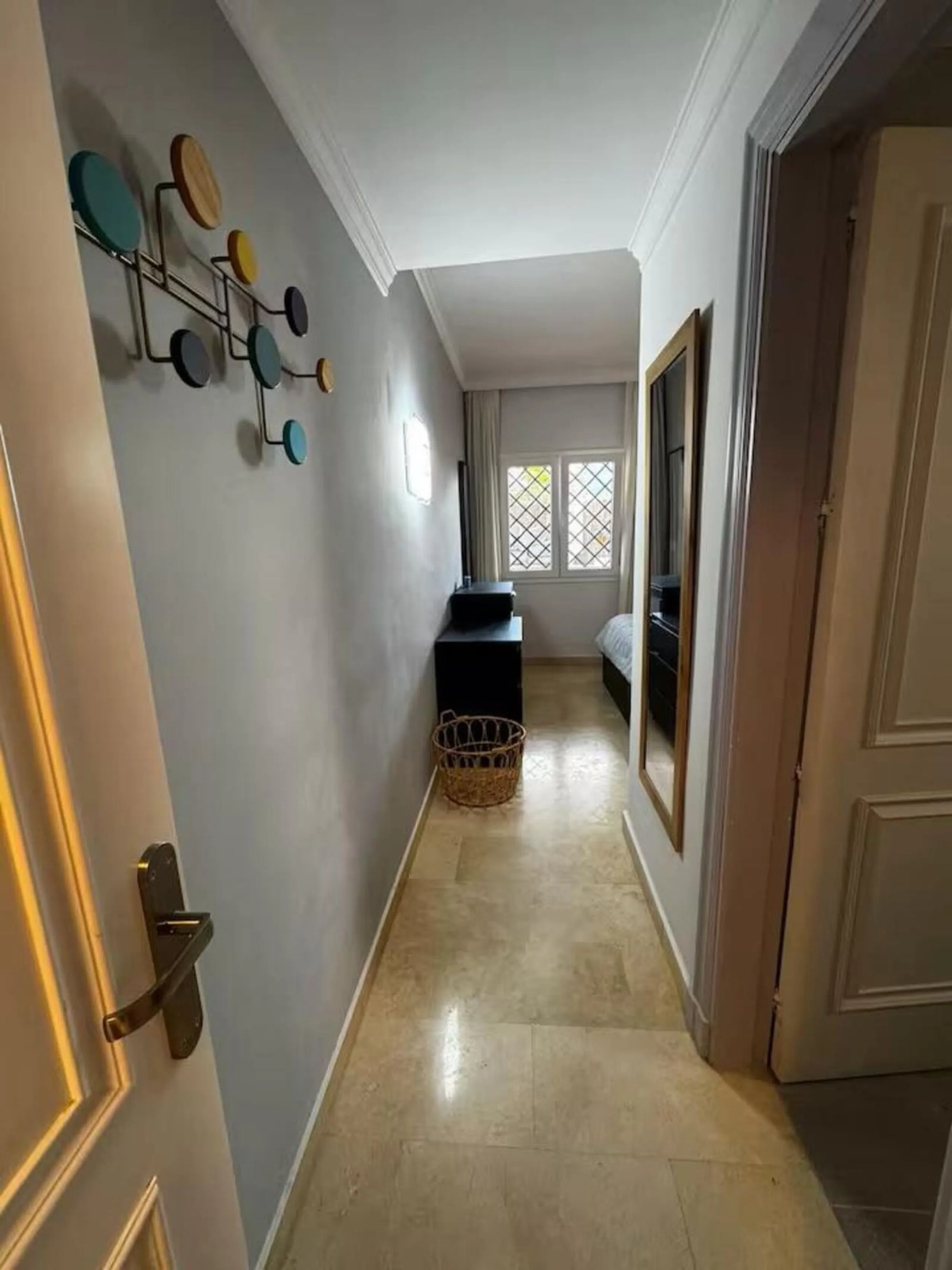 Newly renovated ground-floor apartment in the sought offer Aloha Gardens and heart of Marbella's sought-after Golf Valley. Ideally positioned within walking distance of the Aloha Golf clubhouse and just a short buggy ride from the renowned Las Brisas Golf