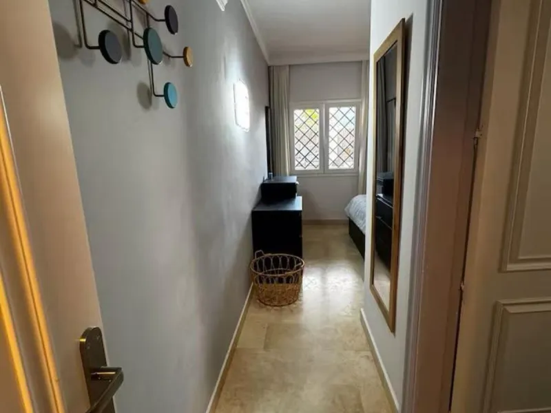 Newly renovated ground-floor apartment in the sought offer Aloha Gardens and heart of Marbella's sought-after Golf Valley. Ideally positioned within walking distance of the Aloha Golf clubhouse and just a short buggy ride from the renowned Las Brisas Golf