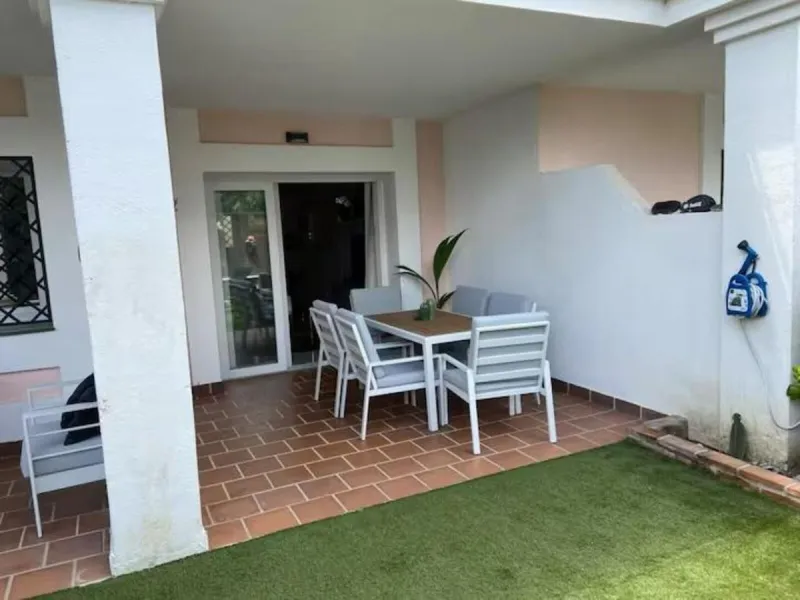 Newly renovated ground-floor apartment in the sought offer Aloha Gardens and heart of Marbella's sought-after Golf Valley. Ideally positioned within walking distance of the Aloha Golf clubhouse and just a short buggy ride from the renowned Las Brisas Golf