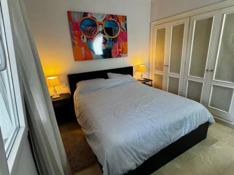 Newly renovated ground-floor apartment in the sought offer Aloha Gardens and heart of Marbella's sought-after Golf Valley. Ideally positioned within walking distance of the Aloha Golf clubhouse and just a short buggy ride from the renowned Las Brisas Golf