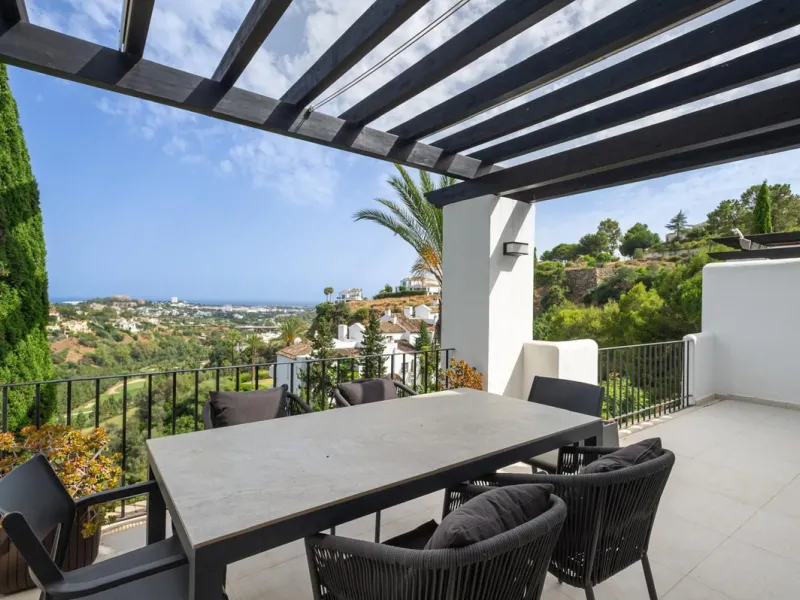 Apartment - Penthouse в продаже в Benahavís, Málaga. В доме 3 спален и 3 ванных комнат. Площадь дома 148 м²