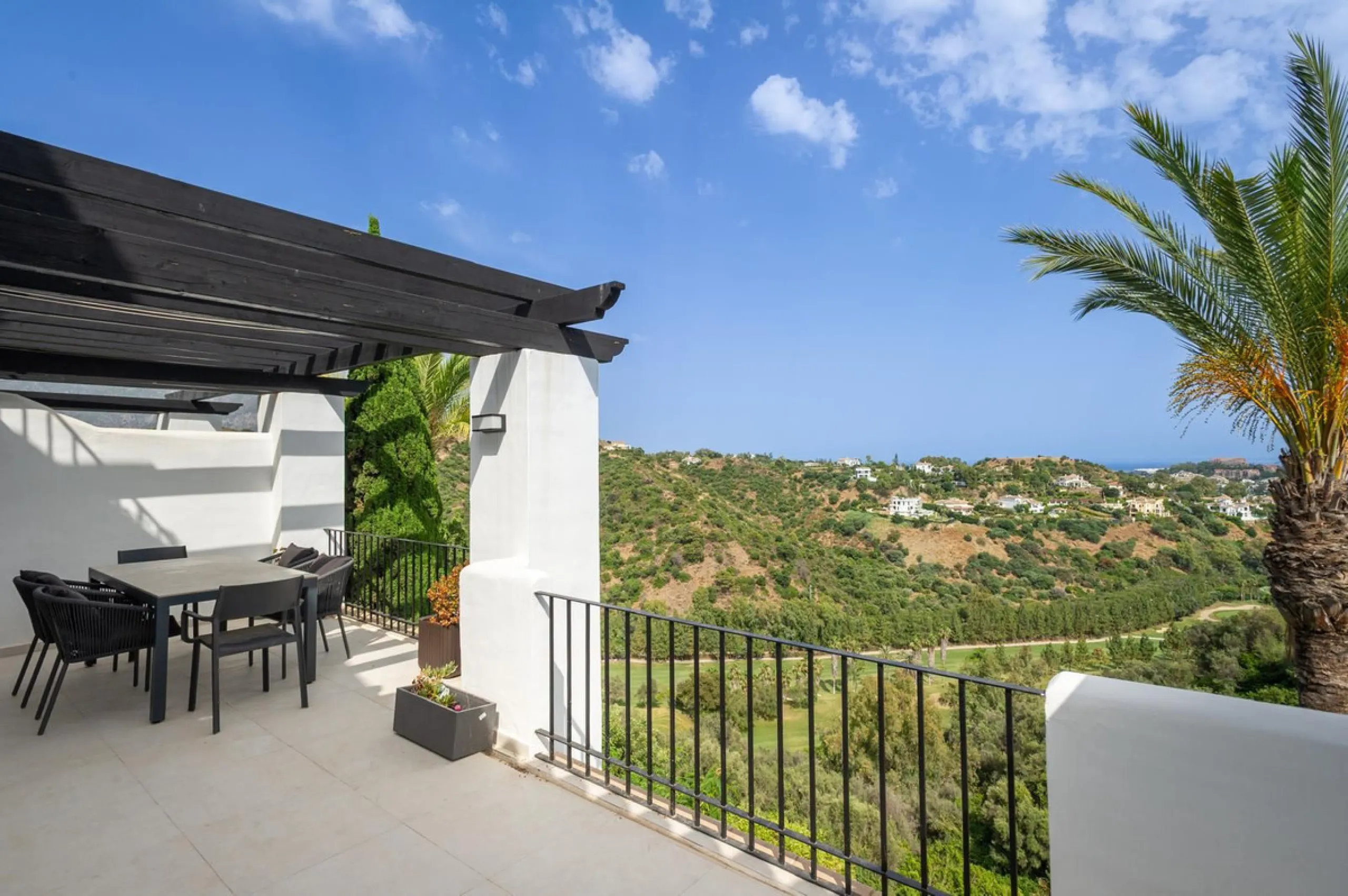 Apartment - Penthouse в продаже в Benahavís, Málaga. В доме 3 спален и 3 ванных комнат. Площадь дома 148 м²