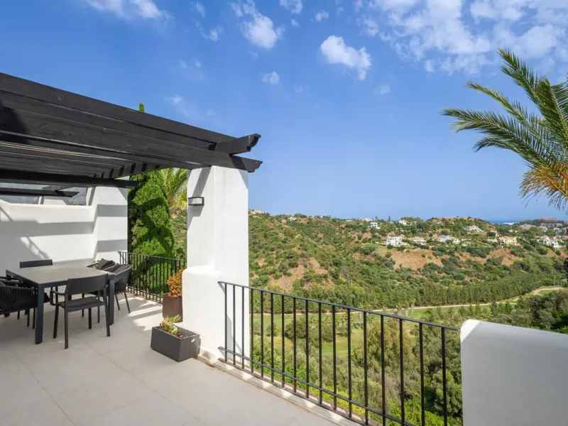 Apartment - Penthouse в продаже в Benahavís, Málaga. В доме 3 спален и 3 ванных комнат. Площадь дома 148 м²