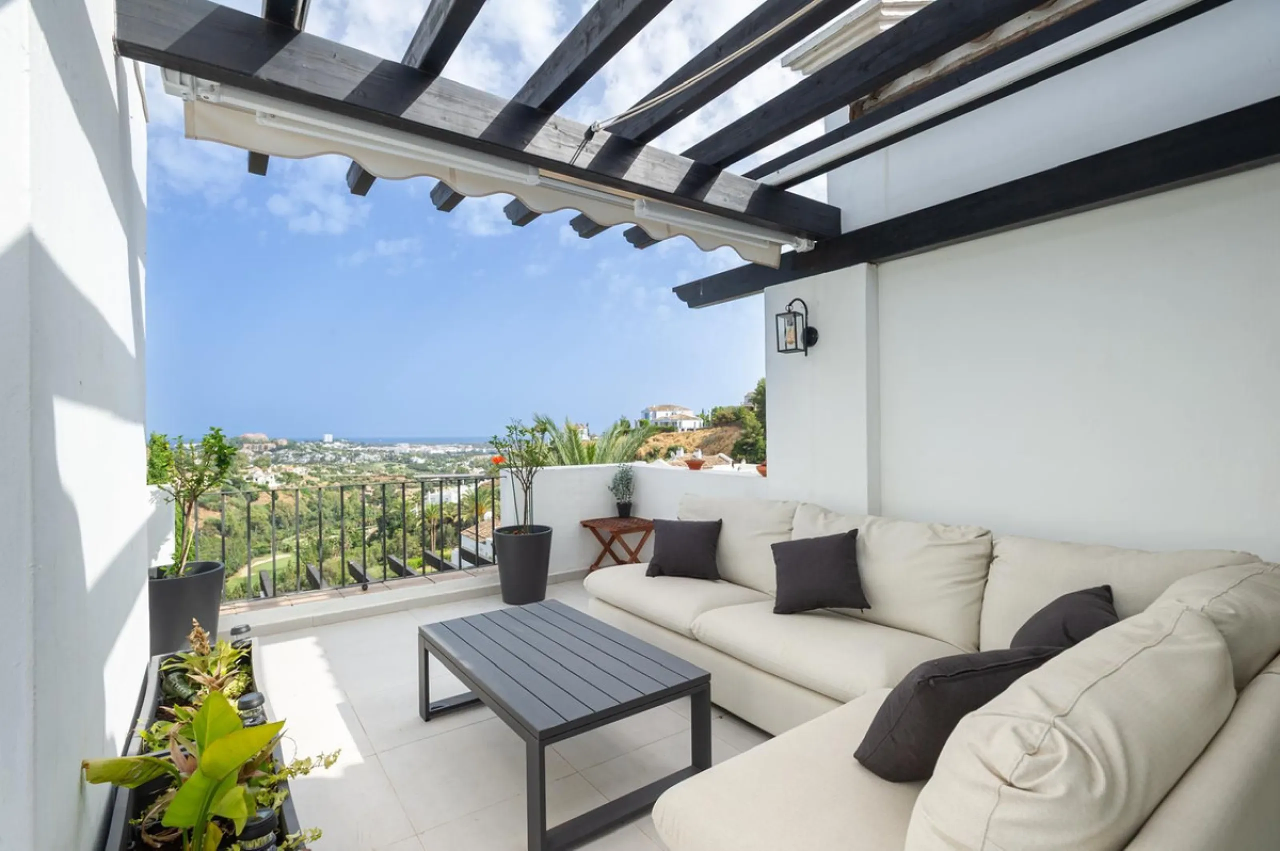 Apartment - Penthouse в продаже в Benahavís, Málaga. В доме 3 спален и 3 ванных комнат. Площадь дома 148 м²
